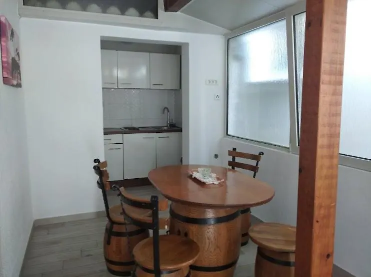 Apartments Obelix Pula 0*,